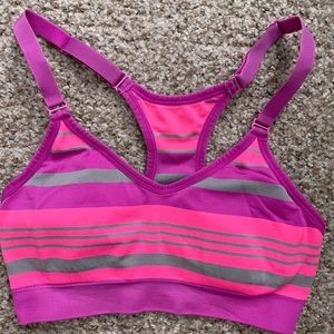 Normal wear. Durable material. Medium support with optional pads.